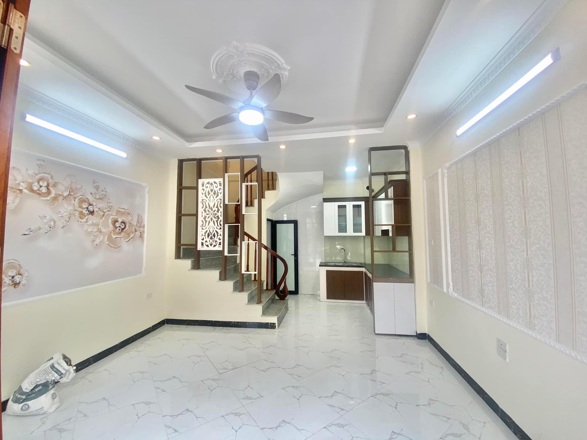 Bán nhà phố Trần Khát Chân, Hai Bà Trưng, ô tô cách 25m, dt 39m x 5 tầng, giá chỉ 4 tỷ 05