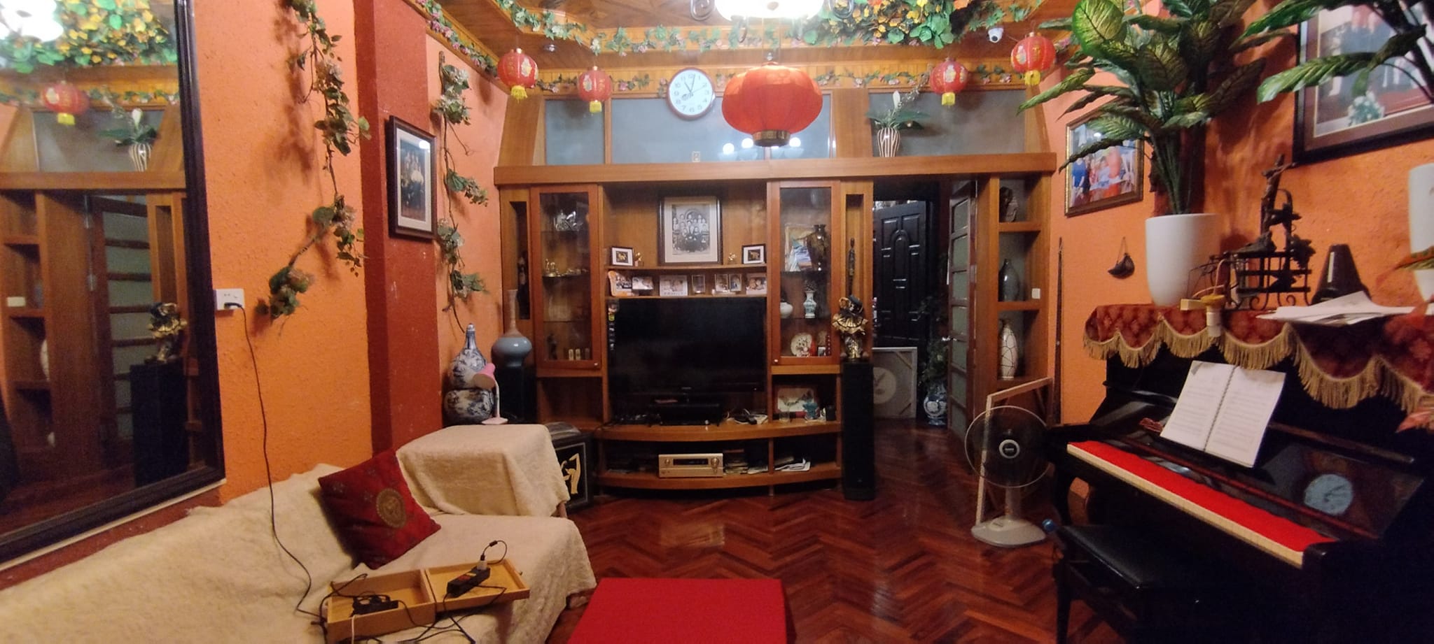 Nhà đẹp lung linh đón tết. Gia đình Cần bán rất gấp nhà phân lô ngõ 1 Trần Quốc Hoàn 50m2, 6T, ô tô, kinh