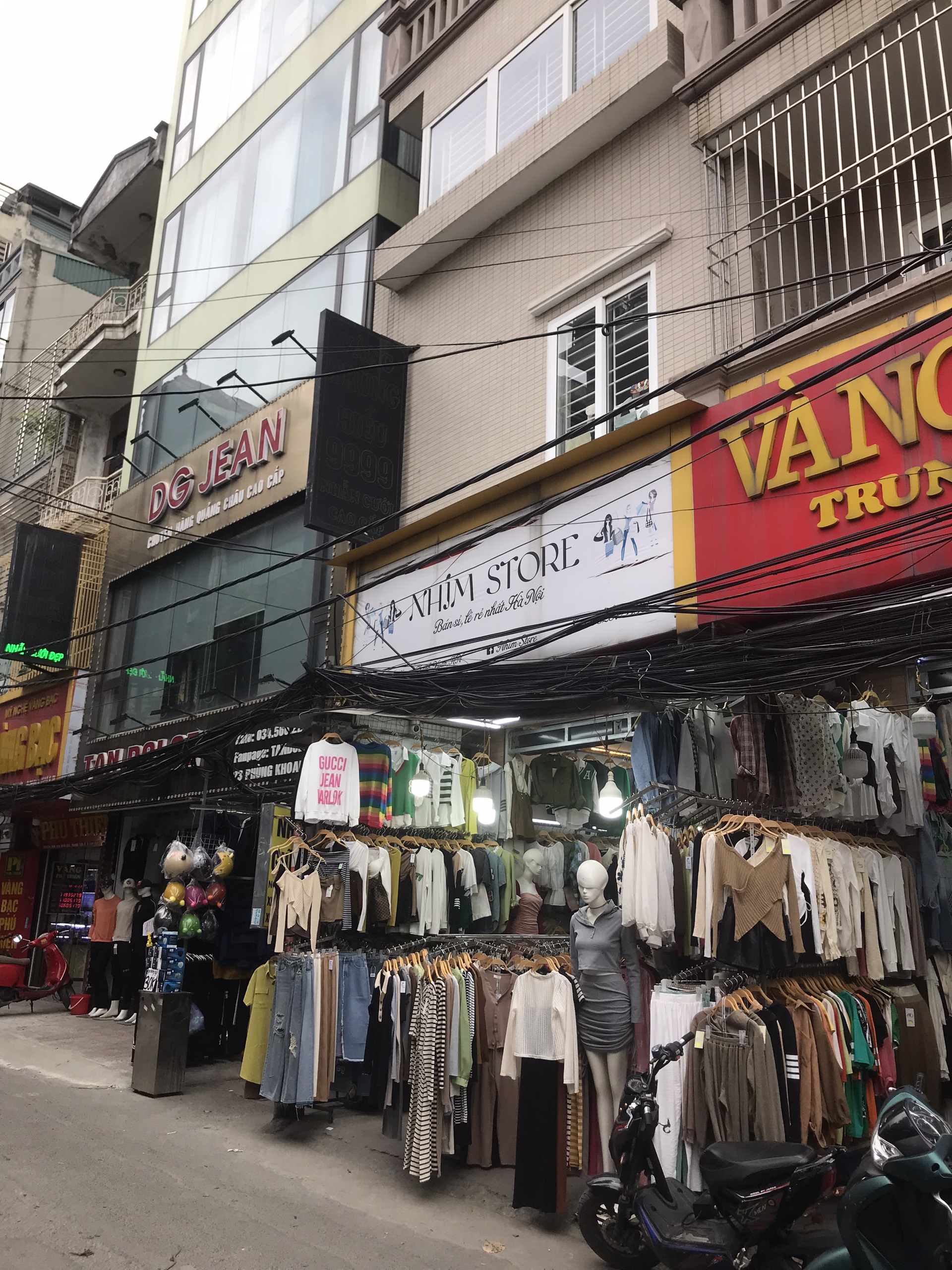 Cho nhà mặt phố Phùng Khoang, Mt: 6m.