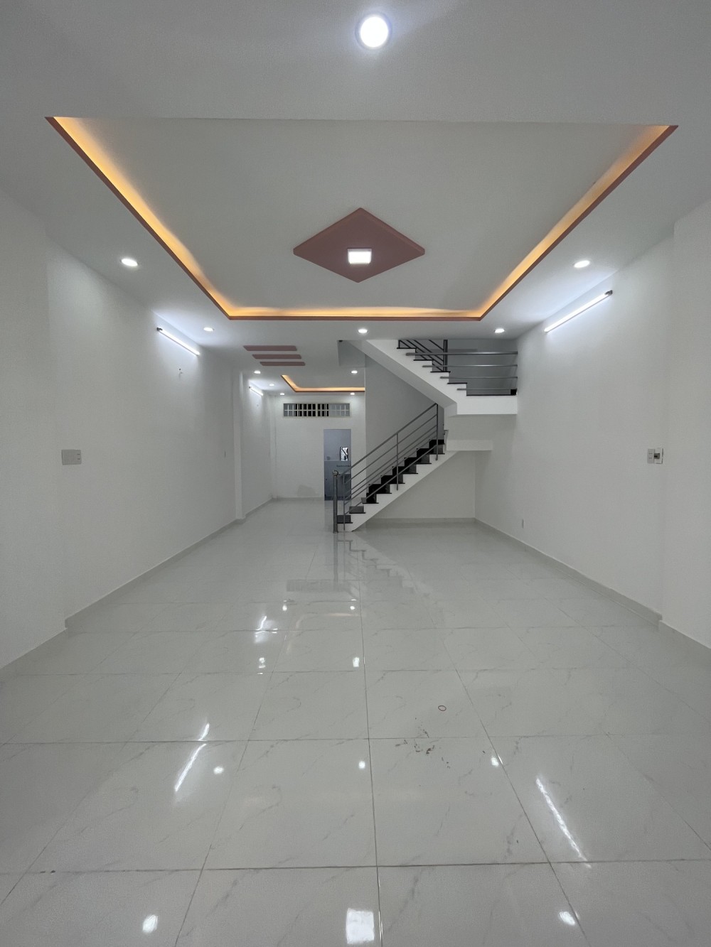 1 SẸC GẦN MT TÂN KỲ TÂN QUÝ NGANG 5M 79m2 CHỈ 5 TỶ TL