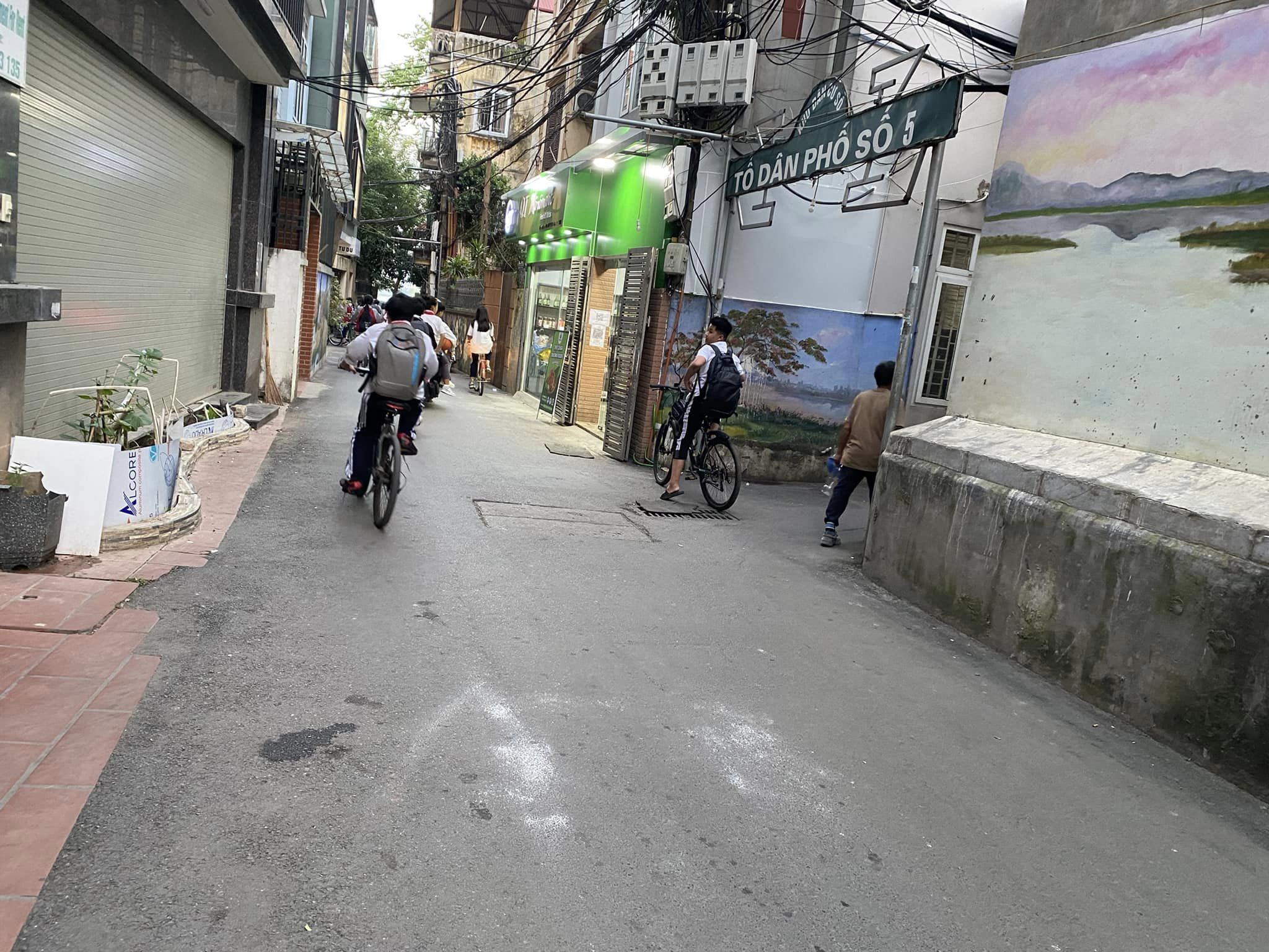 Bán đất Lạc Long Quân, Tây Hồ, 50m, MT 5m, Ga ra ô tô, giá 7 tỷ 100 triệu, gần Hồ Tây.