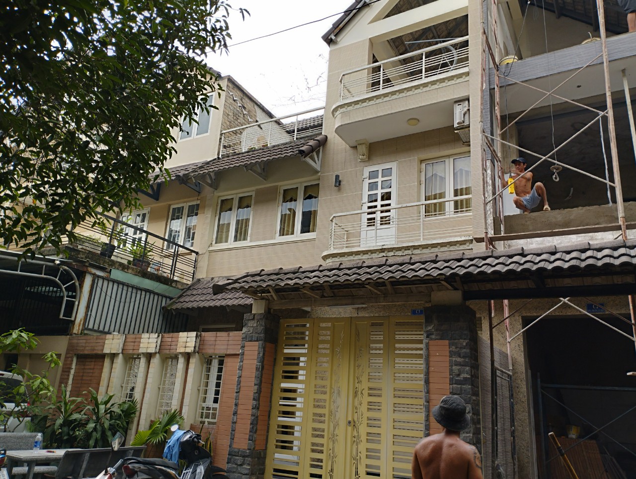 BÁN GẤP NHÀ 1 trệt 2 lầu 68m2, SÁT CHỢ TÂN BIÊN, NGÂN HÀNG GIÁ 3tỷ195triệu. RẺ 400 triệu