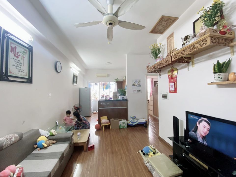 Bán căn hộ chung cư Trần Quí Kiên, Cầu Giấy 62m, 2 phòng ngủ, nhà đẹp ở luôn, giá 2 tỷ 600 triệu.