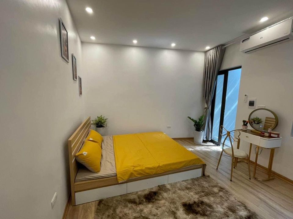 Bán nhà chính chủ Lạc Long Quân, Cầu Giấy, DT 35m2 x 5T, nhỉnh 5 tỷ .