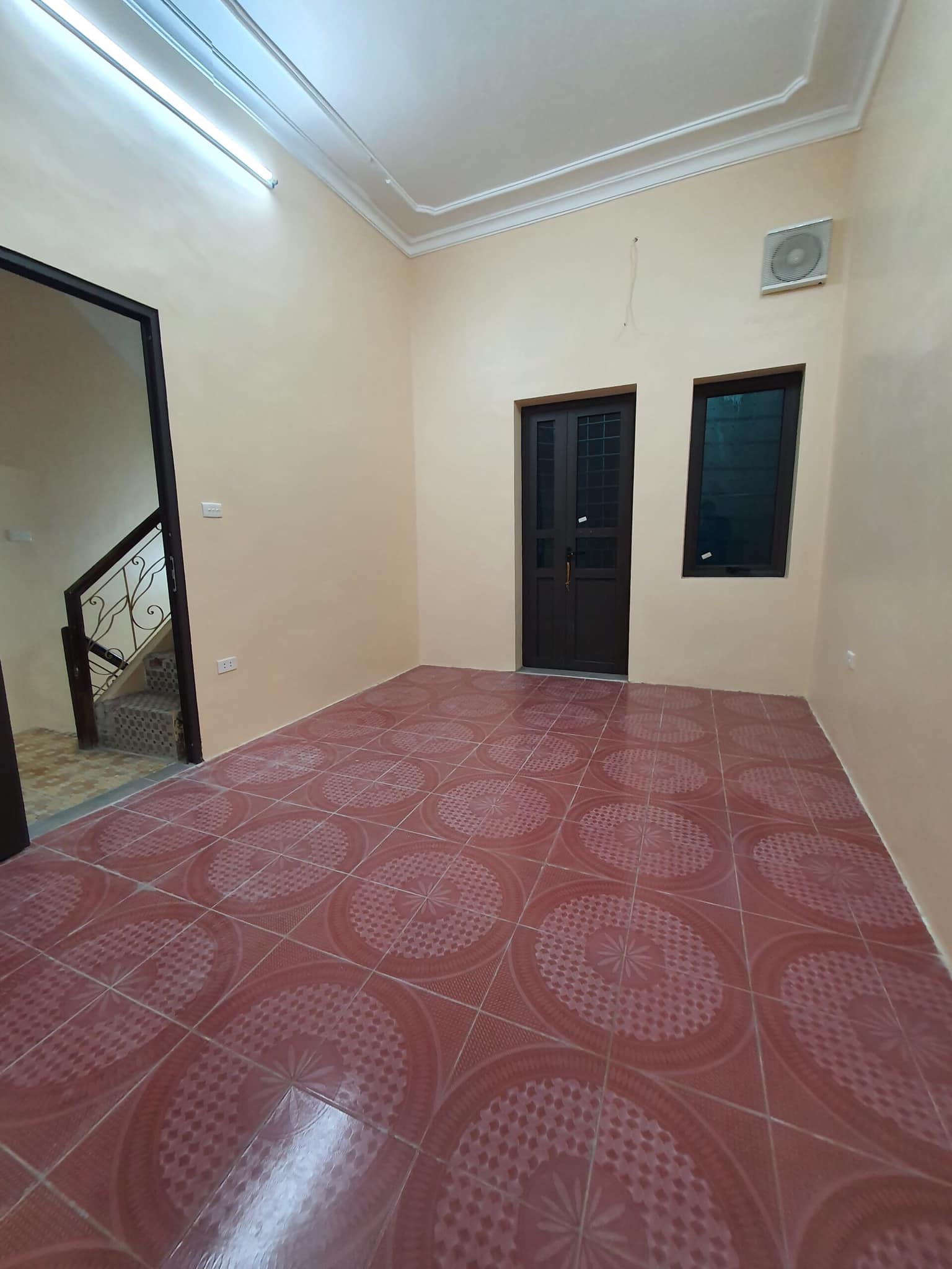 Bán nhà có sổ đỏ Thành Công - Ba Đình 41m, 4 tầng, nhà đẹp ở luôn, nhỉnh 3 tỷ.