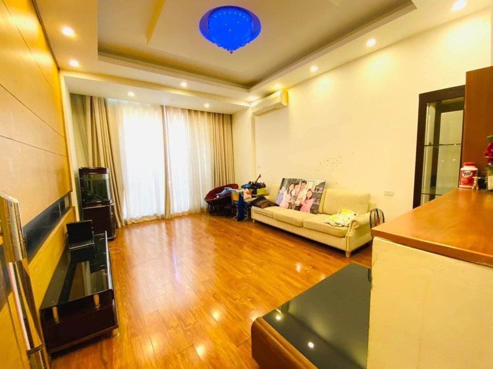 Bán nhà mặt ngõ Lạc Long Quân, Tây Hồ 43m, 5 tầng, nhỉnh 6 tỷ, ngõ thông, nhà đẹp.