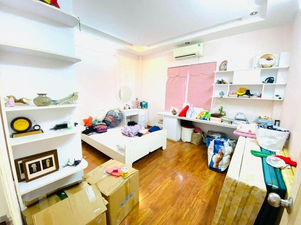 Bán nhà Lạc Long Quân, Tây Hồ, lô góc, nở hậu, 6 tầng, 45m2 giá 6 tỷ 500 triệu.