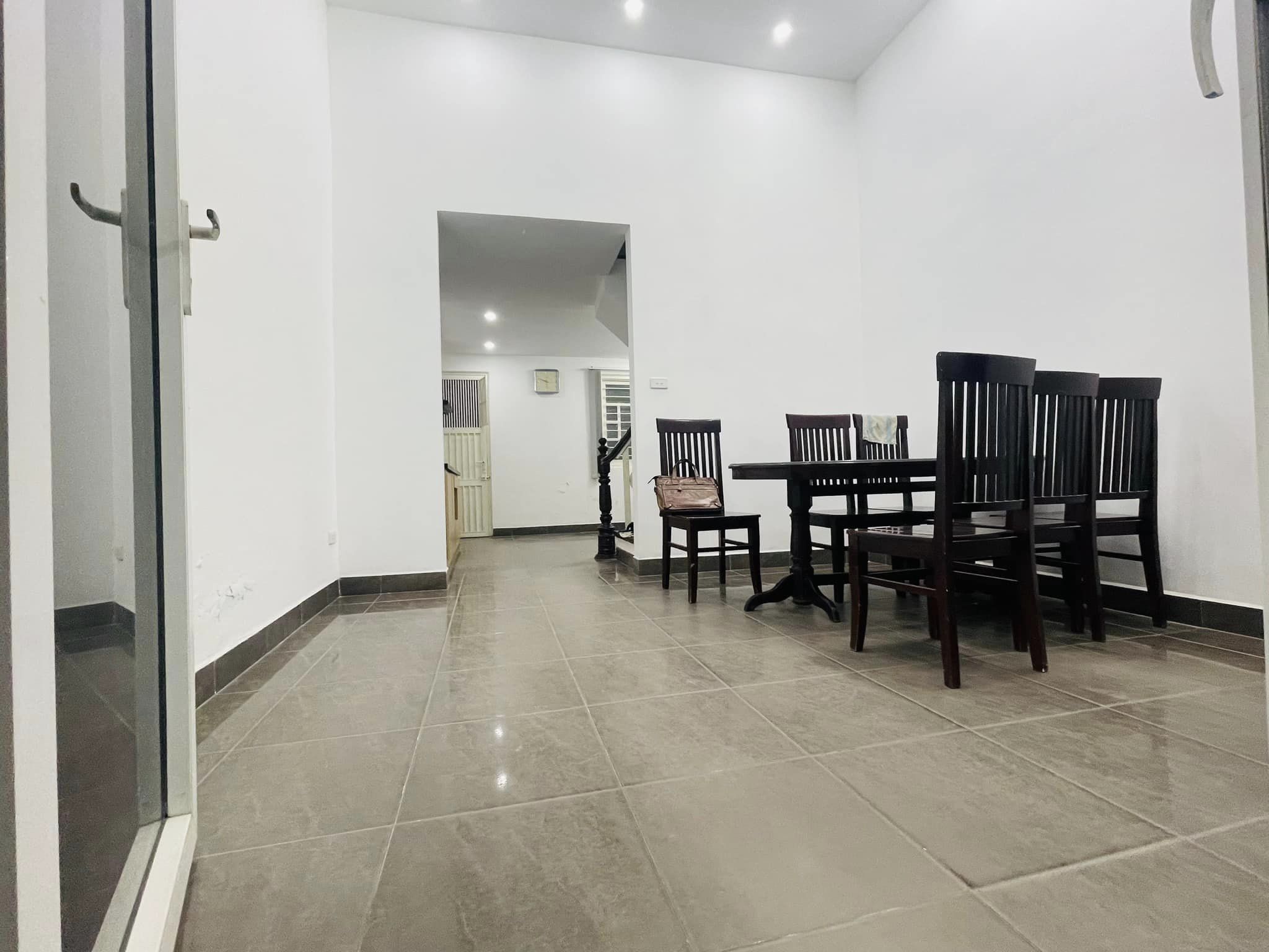 Bán nhà Vĩnh Phúc, Ba Đình - ô tô ,ngõ thông - 35m, 5 tầng, giá 5 tỷ 700 triệu.