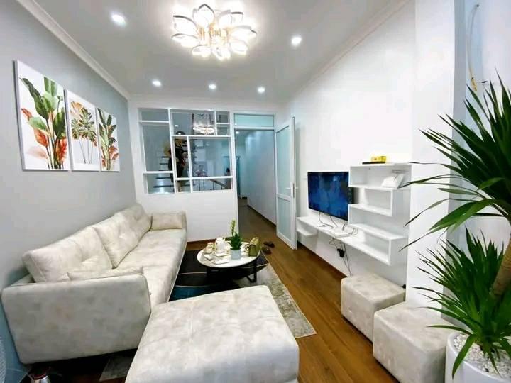 Bán nhà phố Âu Cơ - Tây Hồ nhà đẹp ở luôn, 48m 4 tầng nhỉnh 5 tỷ.