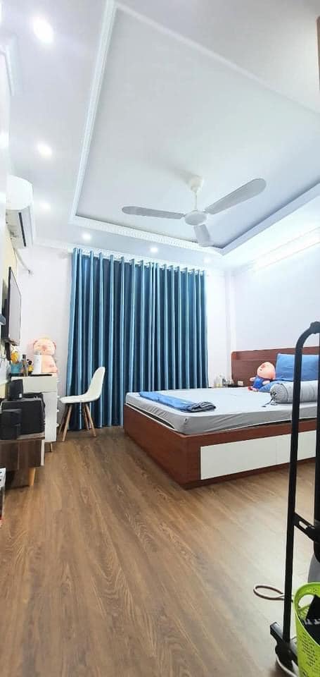 Bán nhà riêng Lạc Long Quân, Tây Hồ. 41m2 - 5 tầng - giá 6 tỷ 150 triệu.