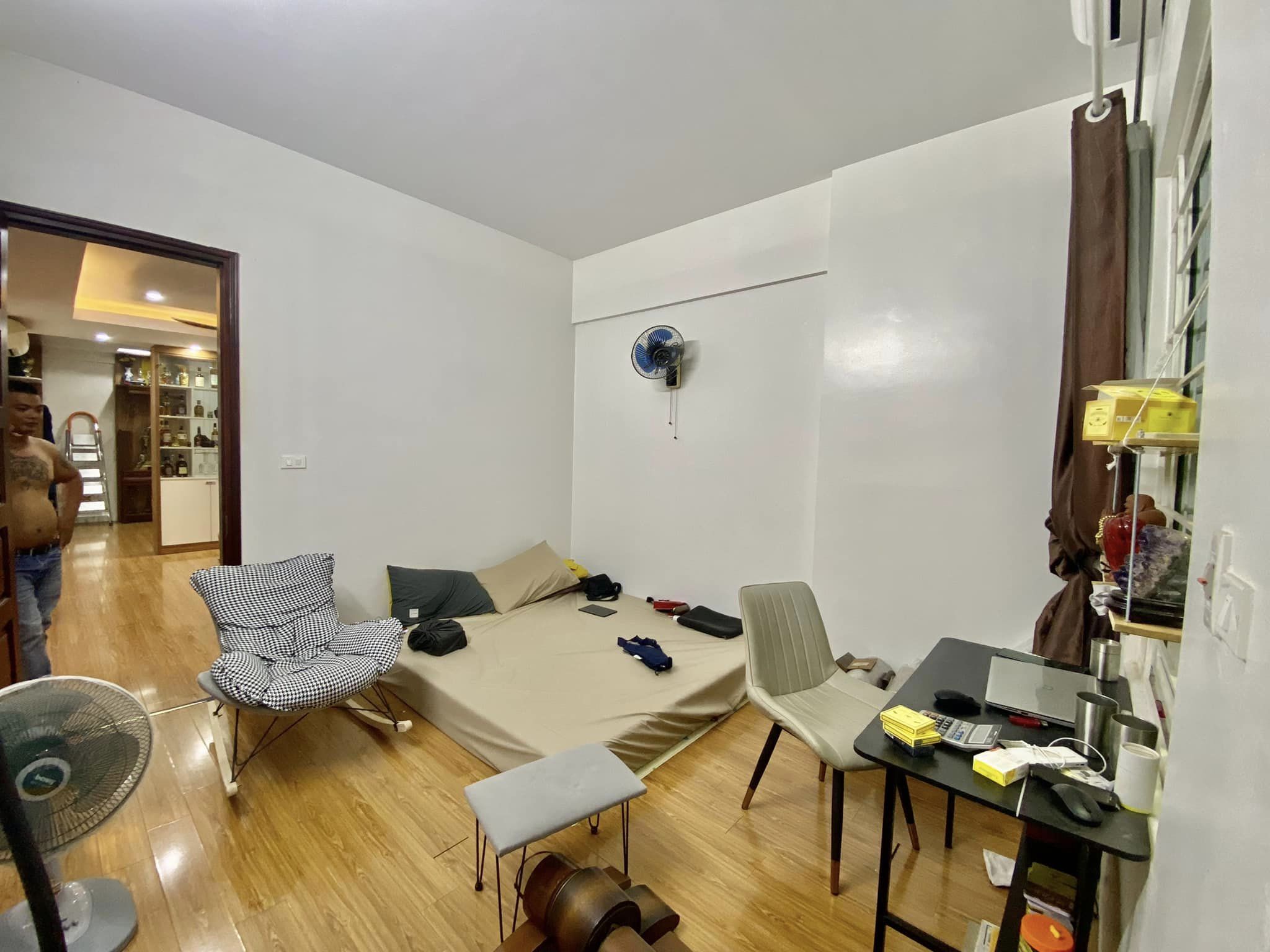 Bán gấp căn hộ chung cư Mễ Trì , Nam Từ Liêm 135m, 3 PN, nhà đẹp ở luôn, nhỉnh 2 tỷ.