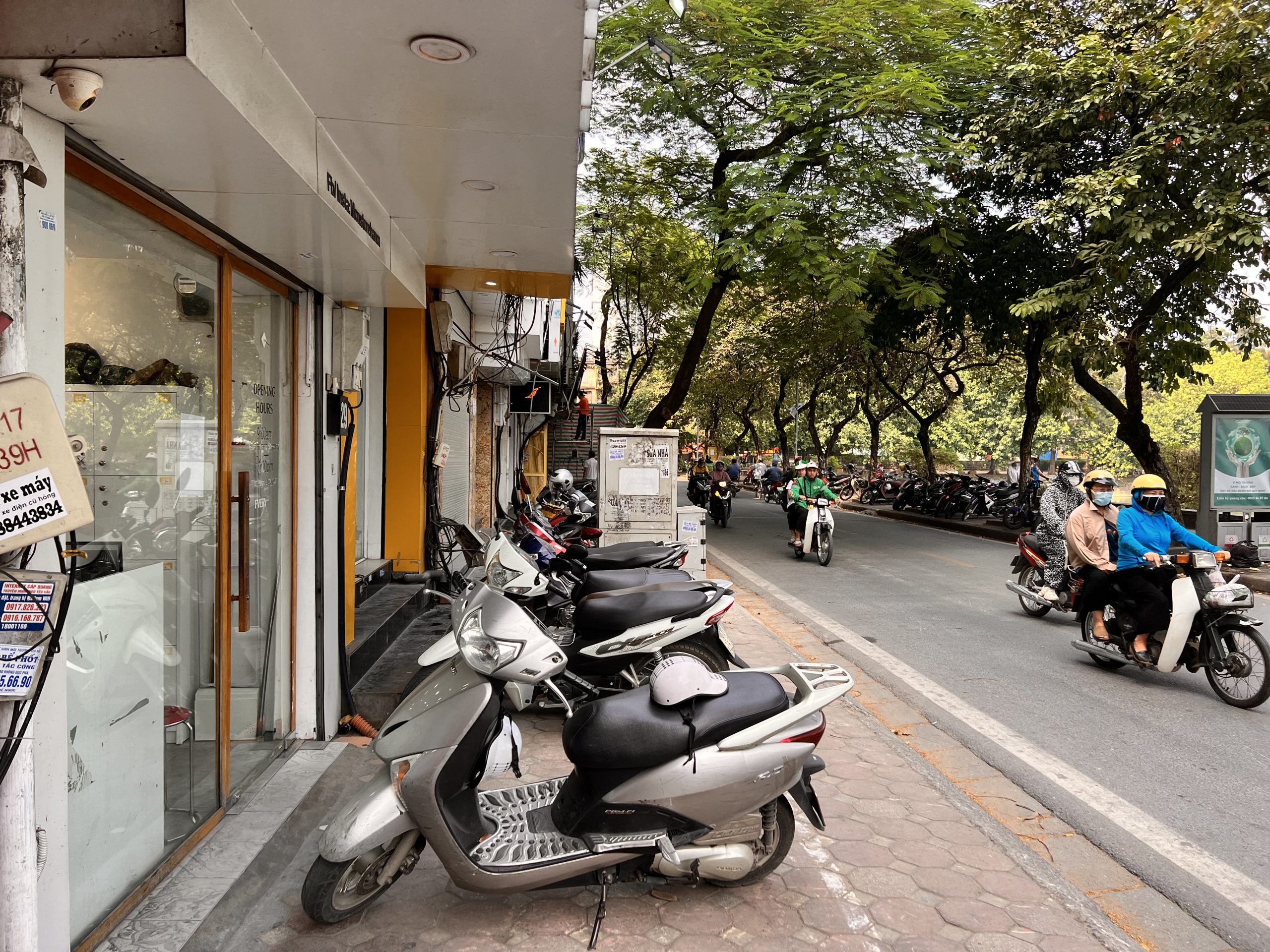 Cho thuê nhà mặt Phố Huế, 200m2.