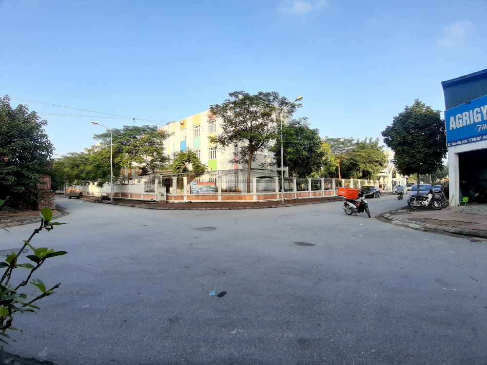 Hàng hiếm 111m2 full thổ cư mặt đường 15m có vỉa hè tại Trâu Quỳ, Gia Lâm, Hà Nội. Lh 0989894845.