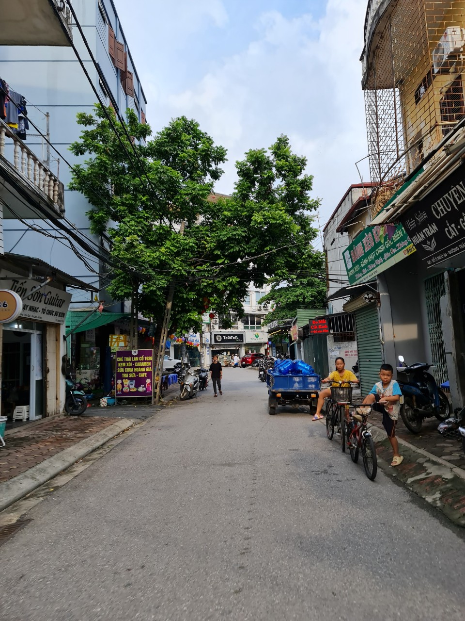 Đất mặt phố kinh doanh sầm uất Trâu Quỳ, Gia Lâm. Dt 50m2, cạnh HVNN, đường 8m.