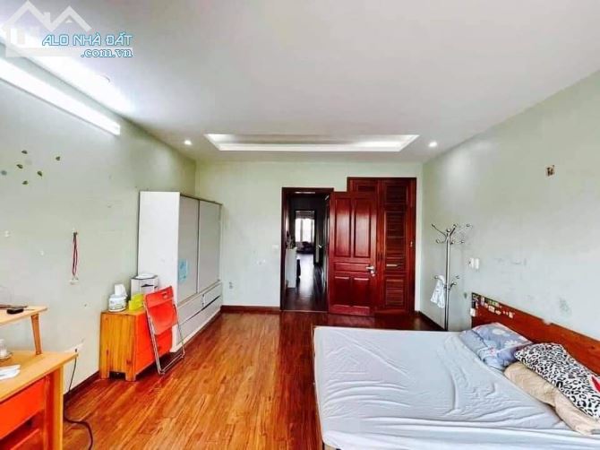 Bán nhà Phố Đông Các 34m2, 5T MT4, 3PN, Ở Luôn hoặc sơn nhẹ lại, gần Vườn Hoa 1/6 giá 4tỷ