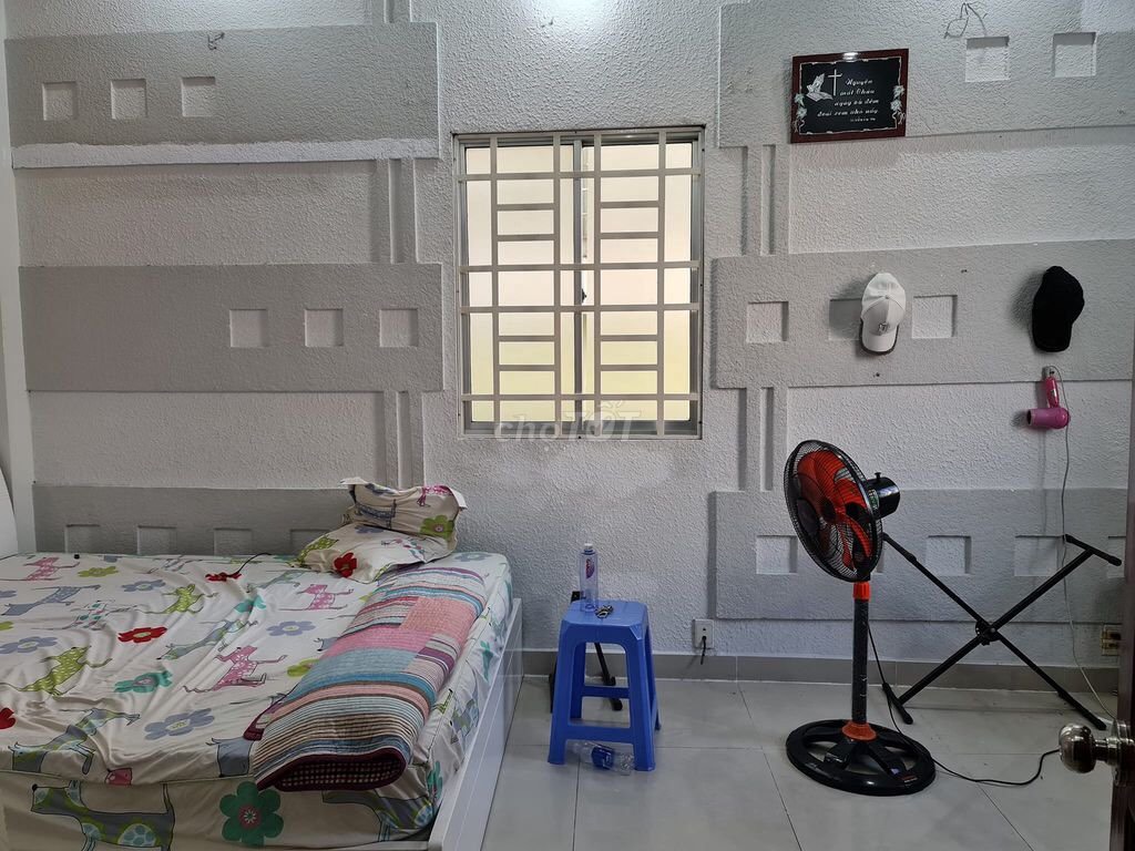 Bán nhà ngon cực Lạc Long Quân gần cư xá Phú Bình 40m2 5 tầng giá chỉ 4 tỷ 5