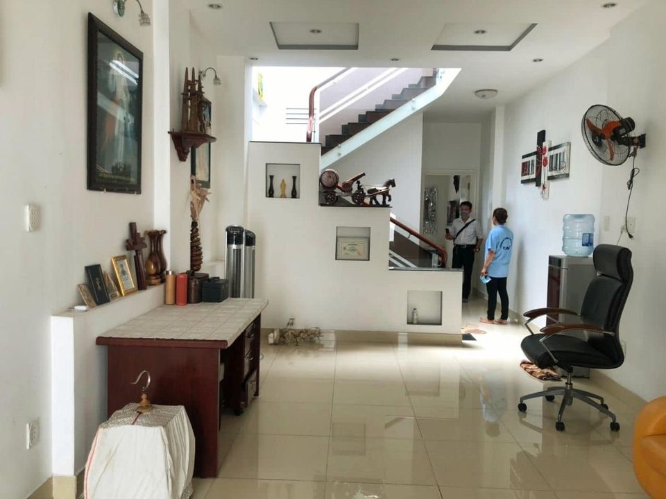 Bán nhà giá rẻ Sư Vạn Hạnh, Quận 10, lô góc 40m2, chỉ 5 tỷ nhỉnh