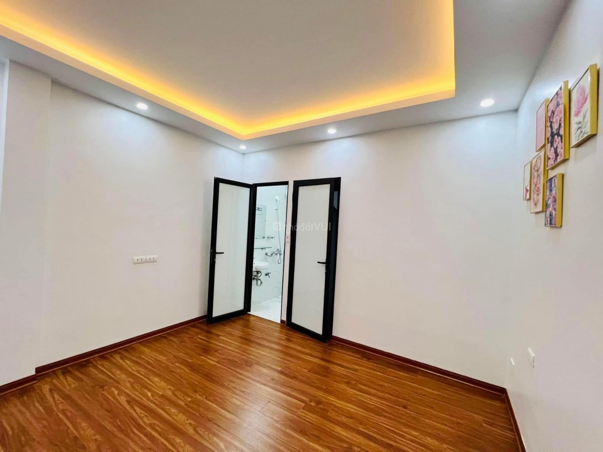 Ô tô tránh trước cửa, nhà đẹp thơm mùi sơn khách dọn về đón tết, lộc xuân phơi phới, 60*5