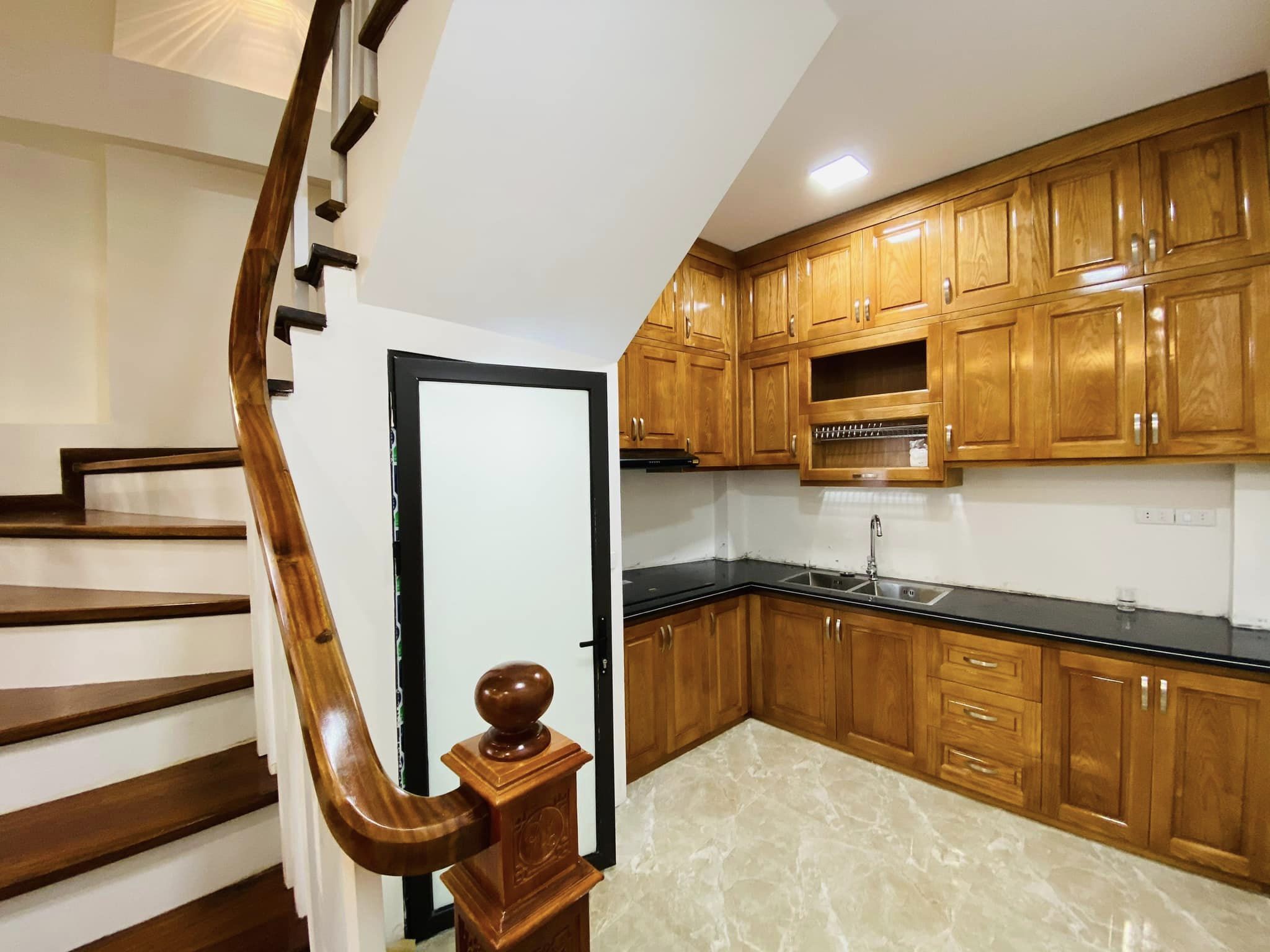 Bán nhà Xuân La, gần Hồ Tây, Ô Tô, nhỉnh 5 tỷ, 50m * 5 tầng, MT 4.5m, 2 thoáng