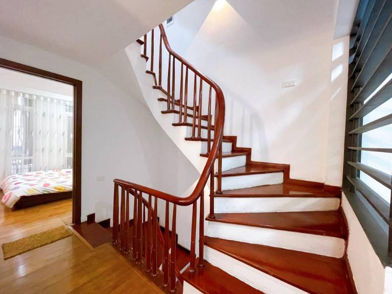 Cần bán gấp nhà ngõ 25 Vũ Ngọc Phan giá 6.6 tỷ, 66mx4T, ở luôn