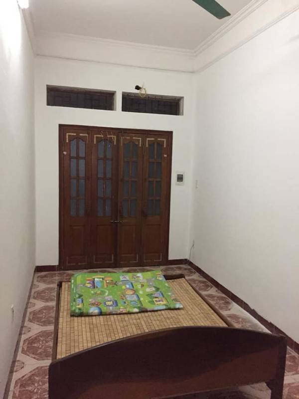 Cần bán gấp nhà ngõ 349 Minh Khai giá 3 tỷ, 32mx4 tầng, NT đầy đủ