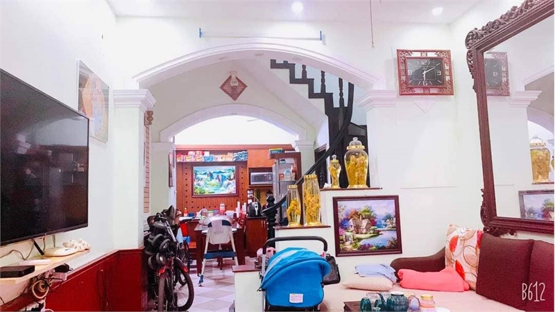 Bán nhà ngõ 76 phố Duy Tân, 47m2, 5T, gần phố, 30m ô tô, gần tòa IPH, Cầu Giấy, giá 3,6 tỷ