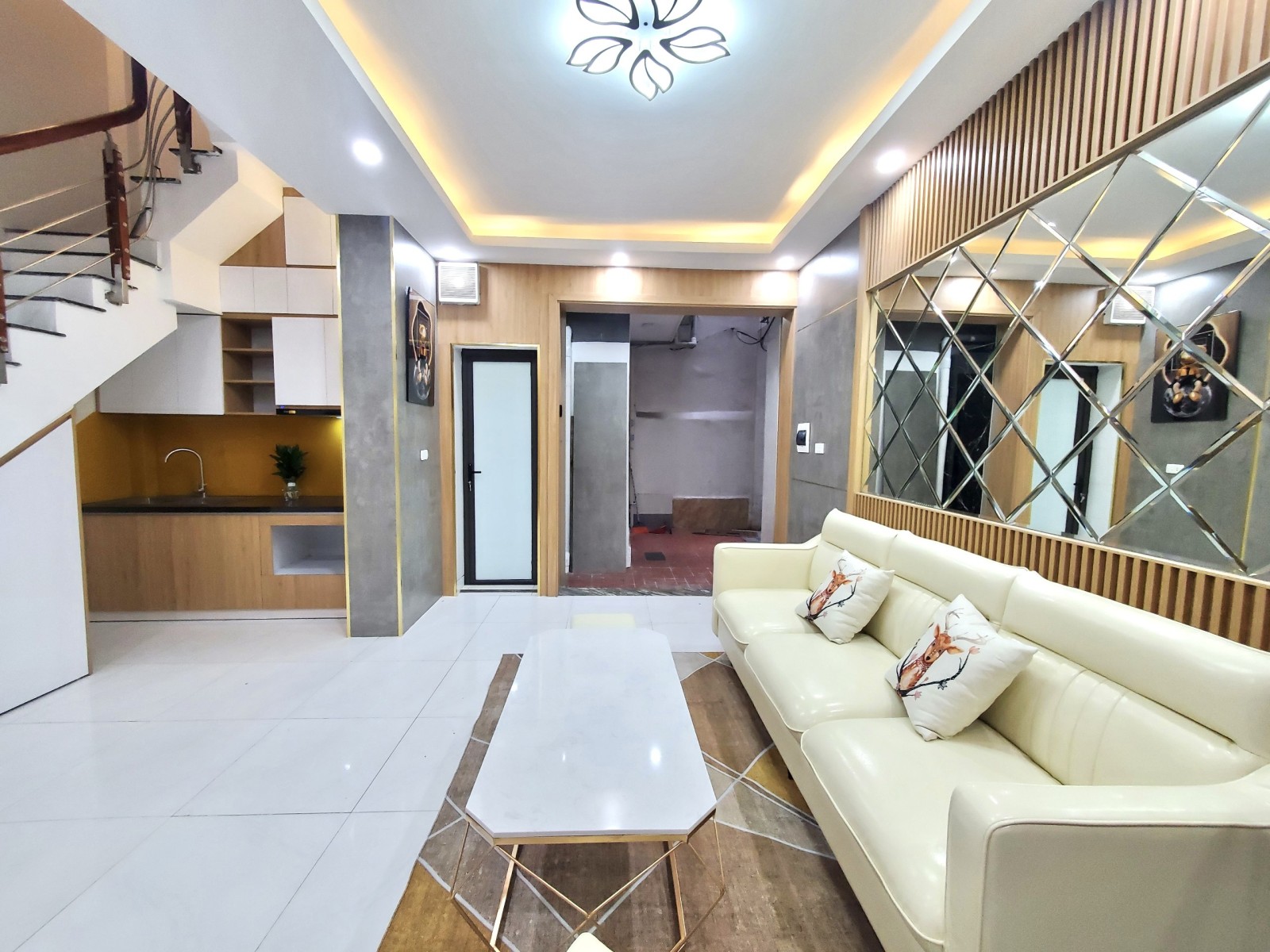 BÁN NHÀ Ngõ Hòa Bình 4 HAI BÀ TRƯNG HÀ NỘI 40M2 10M Ô TÔ NỞ HẬU 3 TỶ 1