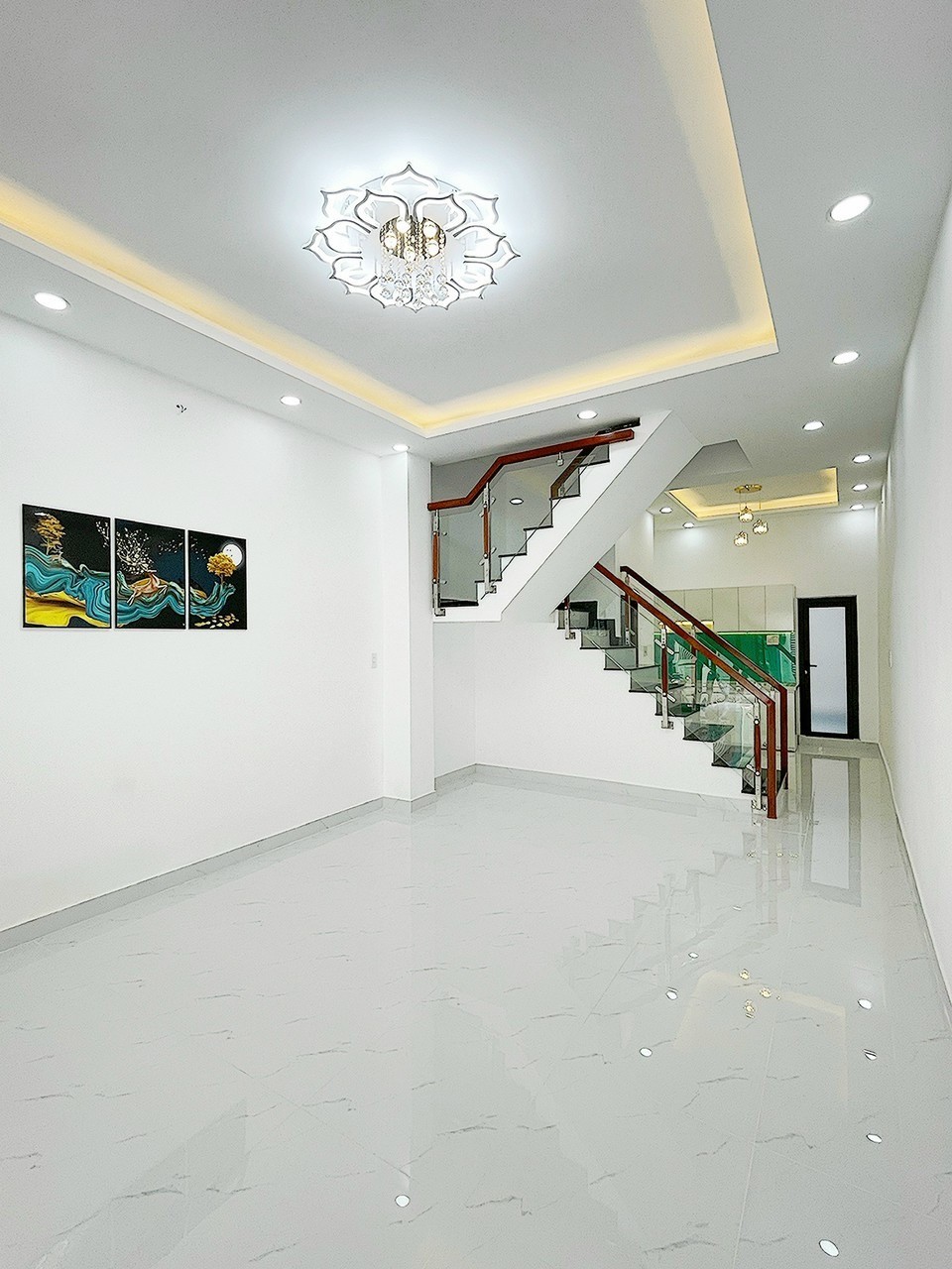 Nhà bán CMT8, P13, Q10, 44mz, 3 tầng, 4mx11m , nhỉnh 7 tỷ