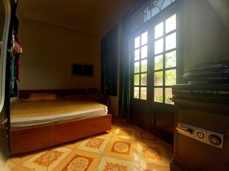 BÁN NHÀ MẠT PHỐ NGUYỄN VAN CU 42M 4T MT5.3 11 TỶ SIÊU VIP KINH DOANH TỐT