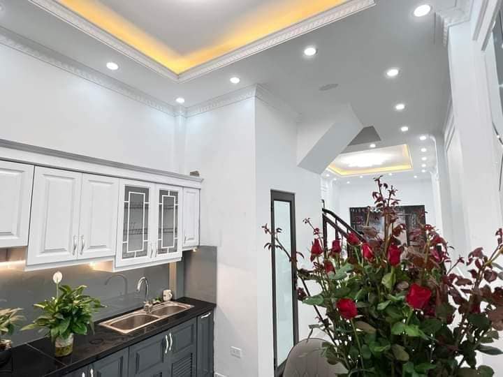 Nhà phố Minh Khai, quận Hai Bà Trưng, 42m2, 4 phòng ngủ, dưới 4 tỷ! Ngõ ba gác