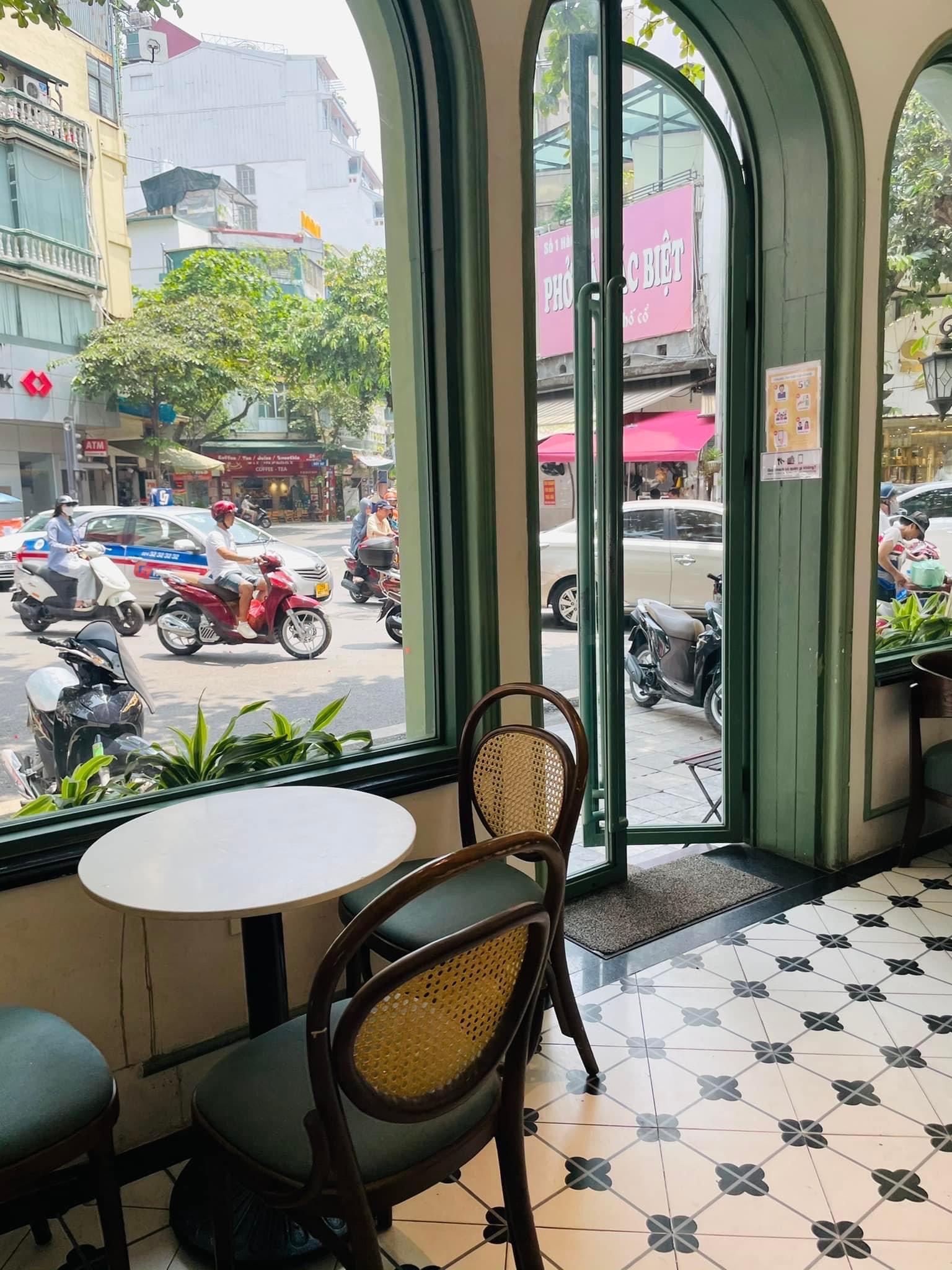 Bán Căn Lô Góc 3 Mặt Tiền 15m -56 Tỷ Hàng Điếu Hoàn Kiếm - Ngã Tư- Lừng Lững Quán Cafe Đậm Chất Châu Âu