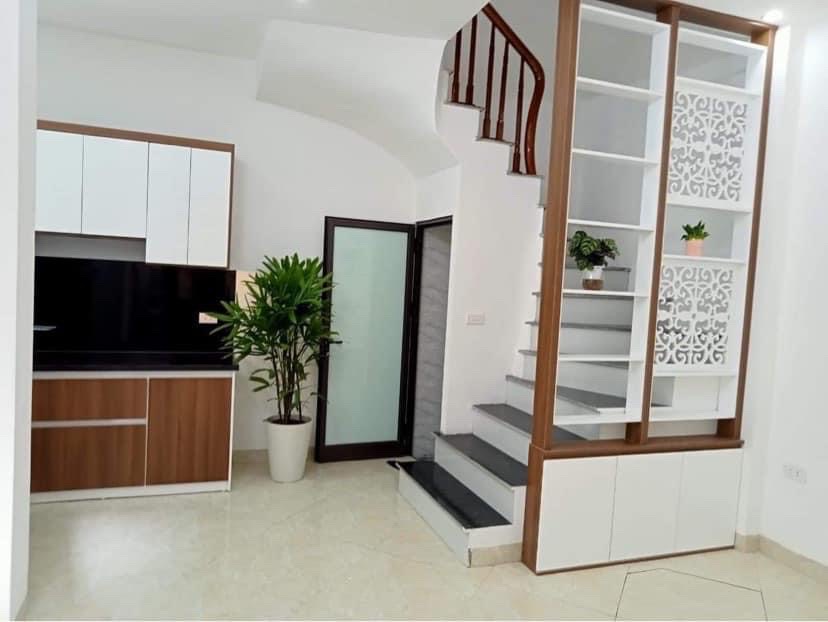 Chỉ 2.3 Tỷ 5 Tầng- Sổ Đỏ Riêng - Bán Nhà Đông Thiên Vĩnh Hưng- Mới Hoàn Thiện Đẹp Long Lanh- Gần Phố