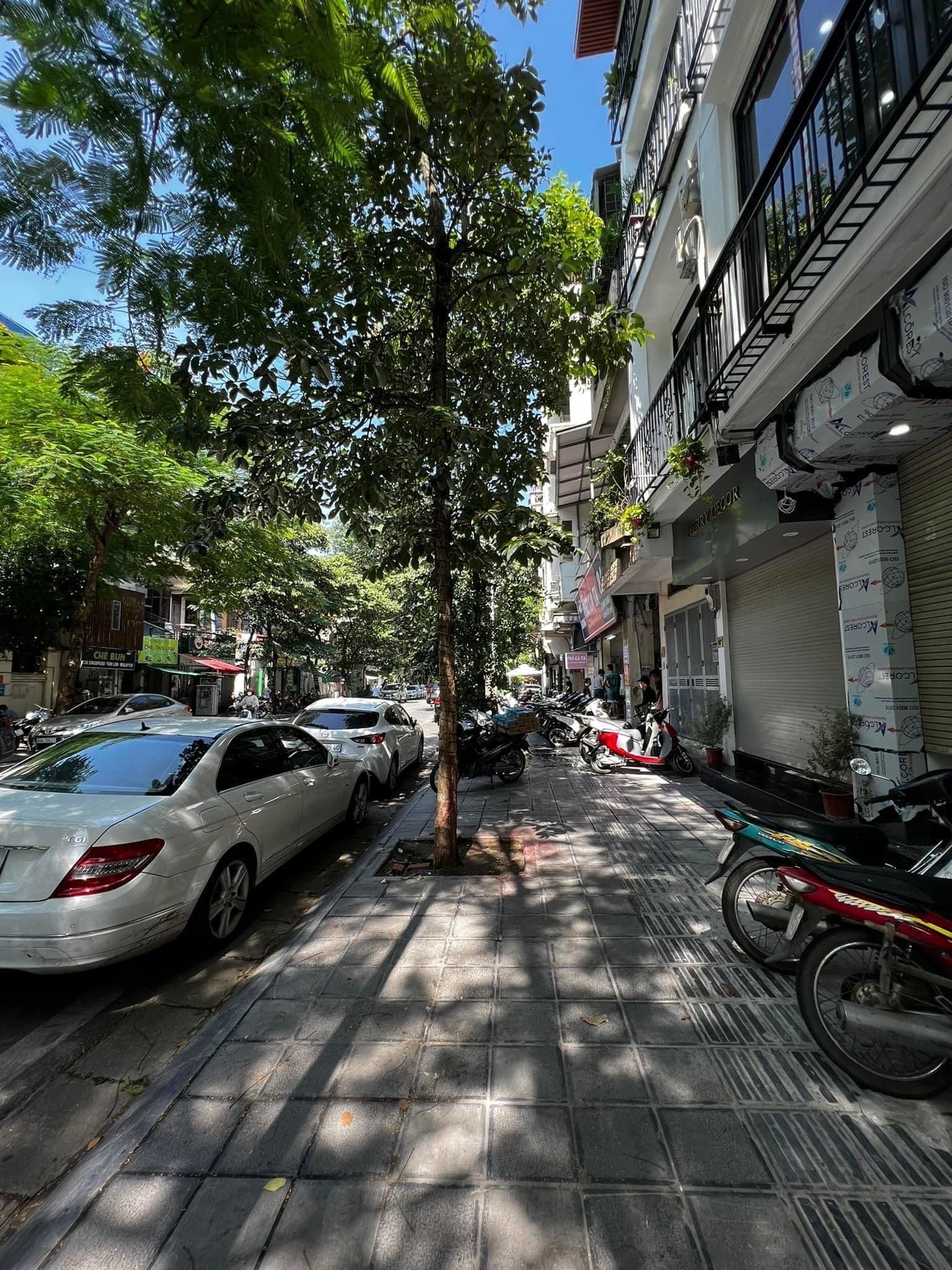 BÁN NHÀ MẶT PHỐ TÔ HIẾN THÀNH QUẬN HAI BÀ TRƯNG - 23M 4 TẦNG - VỈA HÈ RỘNG KINH DOANH SẦM UẤT DÒNG TIỀN 20TR/THÁNG