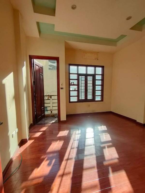 Kẹt tiền bán gấp nhà 5 tầng giá tốt nhất Phố Thái Hà Đống Đa