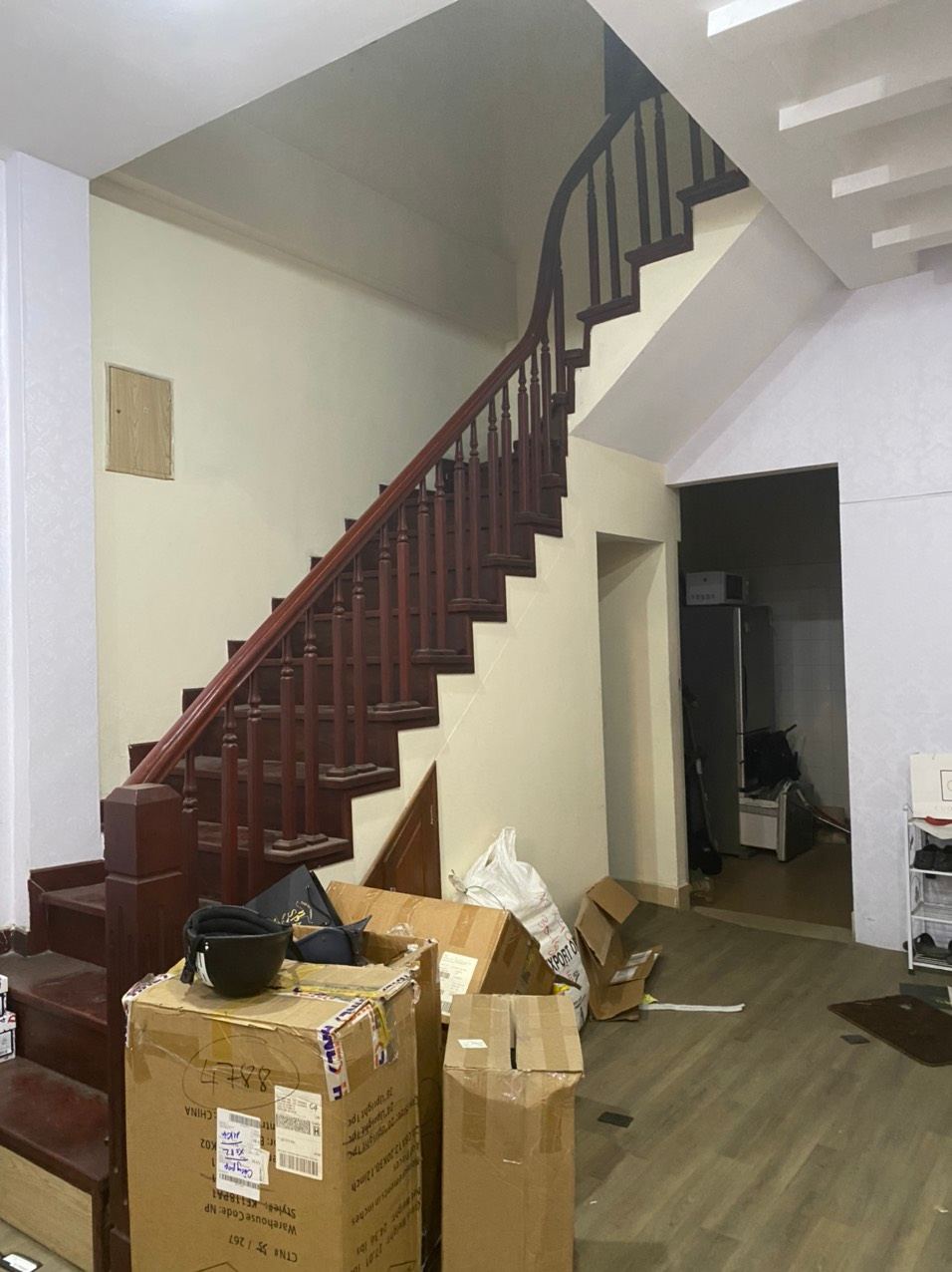 Cho thuê nhà riêng tại Thanh Xuân , DT 50m x 4.5 tầng , MT 4m oto đỗ cửa giá 17tr/tháng