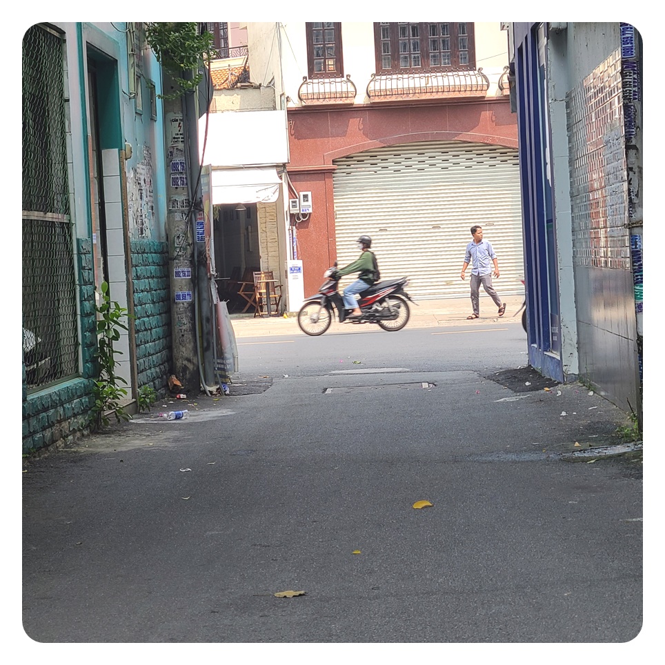 BÌNH THẠNH Giáp Q1- 4 Tầng -40m2 - Hẻm Xe Hơi- Sát Mặt Tiền –7.8 T.ỷ.