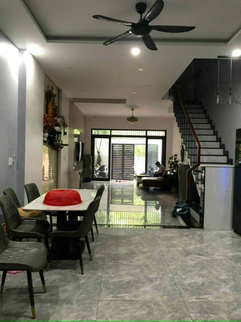 Nhà bán mặt tiền lớn ngay GÒ DẦU, 100m2, Ngang 5x20m, 3Tầng. Chỉ 11tỷ