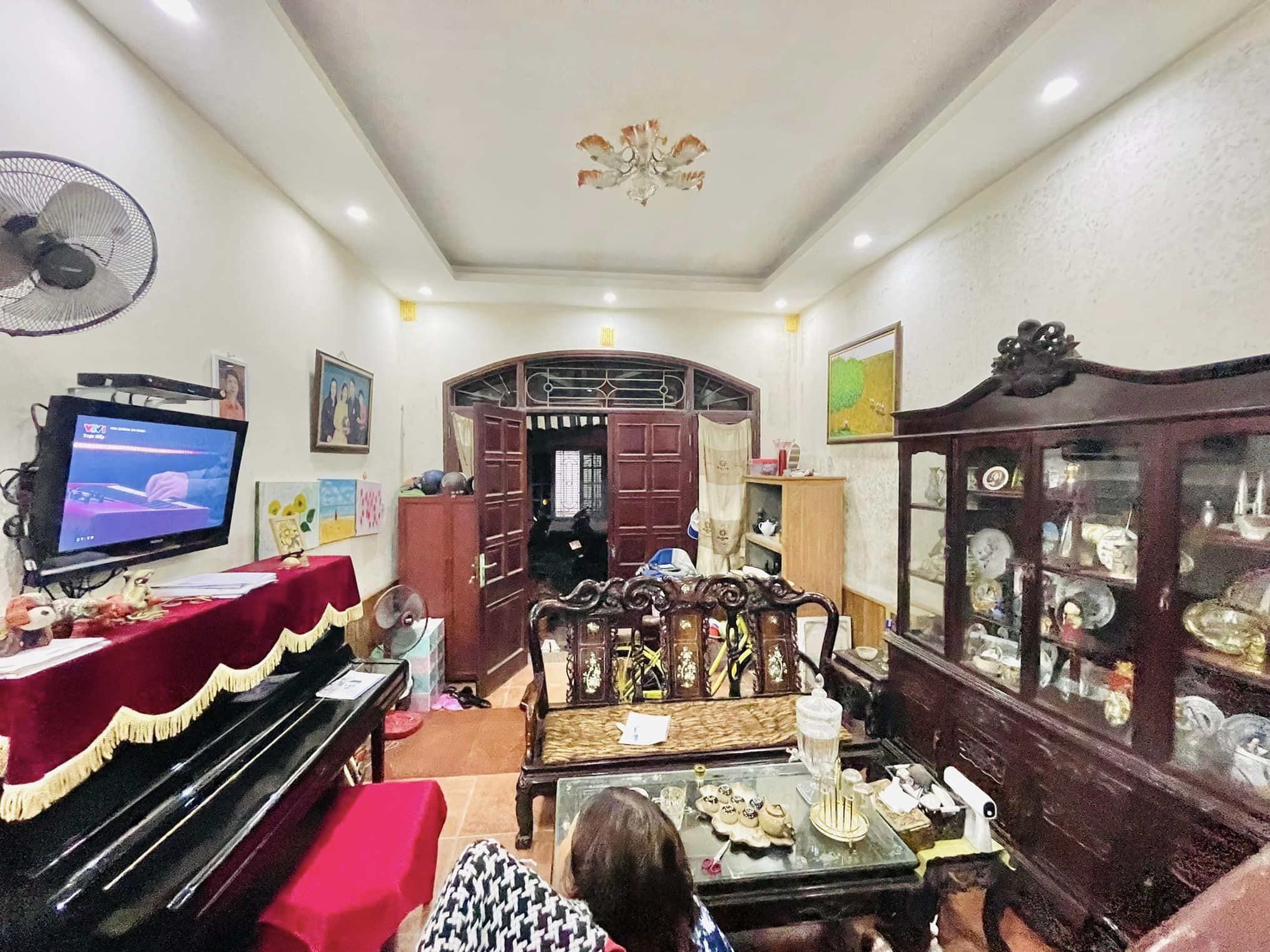 Nhà quan chức quá đẹp, p/lô víp ngay ngã Tư Sở 46m2*5t, mt4m, mà giá chỉ 6.5 tỷ