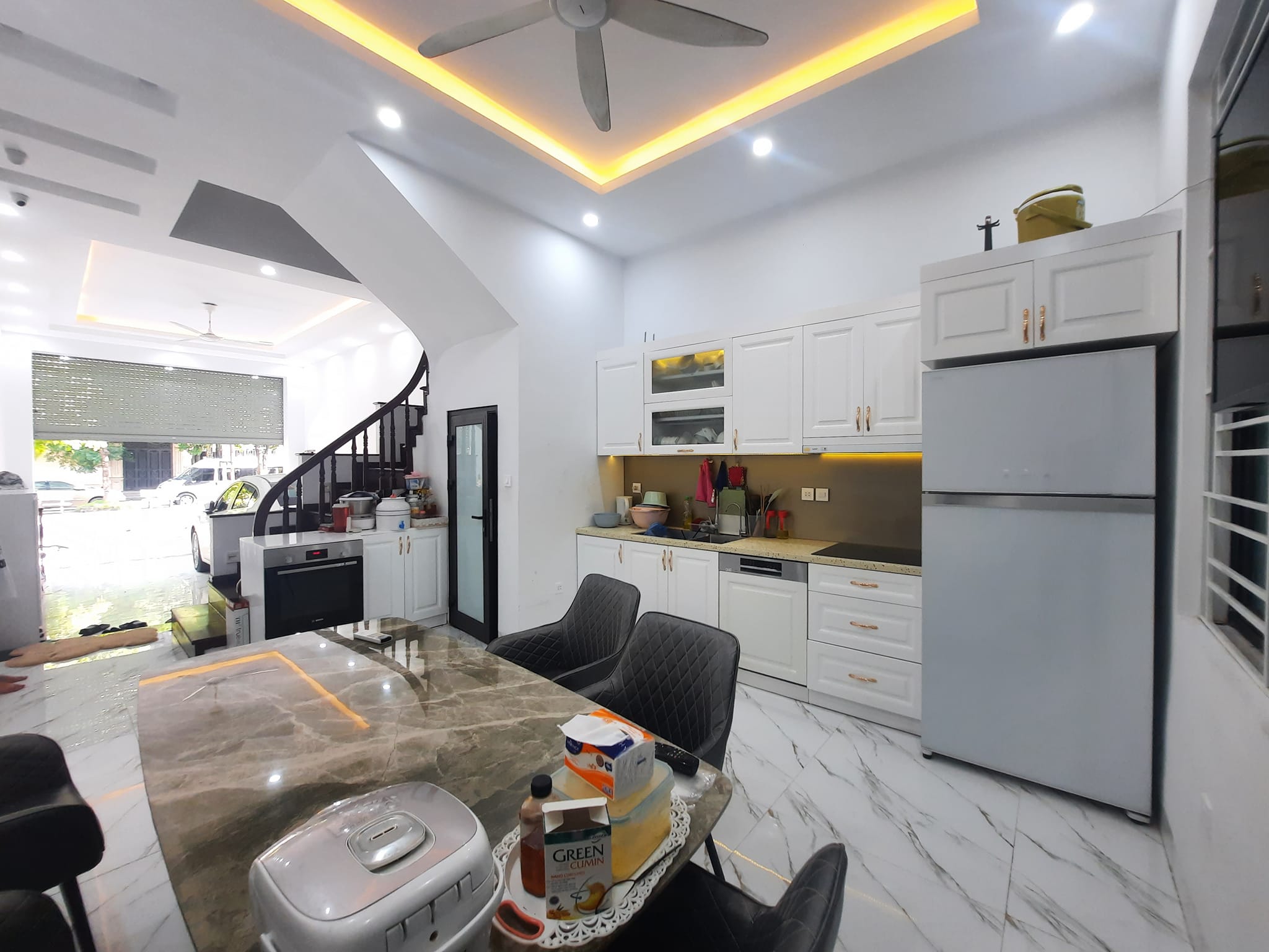 Bán nhà mặt phố Cù Chính Lan - 5 tầng - Ô tô đỗ trong nhà - Nhà đẹp - 17.5 tỷ