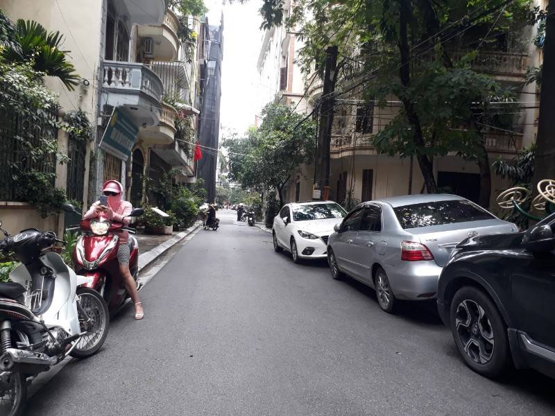 Nhà ngõ 30 Nguyễn Thị Định. Dt 51m2 x 5T, MT4,3m, ngõ 8m. Giá 14,8 tỷ.