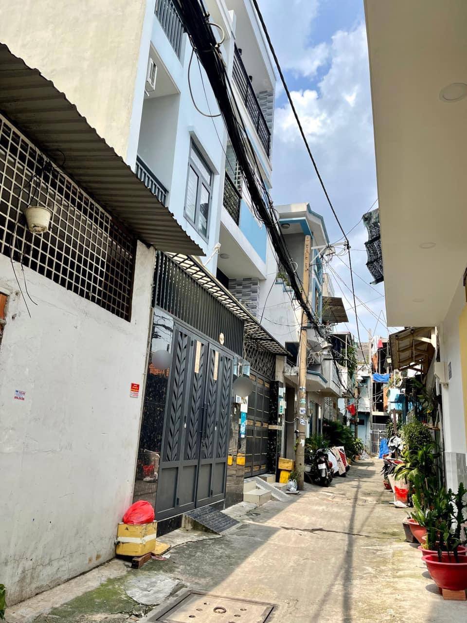 Bán nhà 3 tầng đường trịnh đình trọng, hẻm ba gác, 35m2 chỉ 4.3 tỷ, giáp tân bình