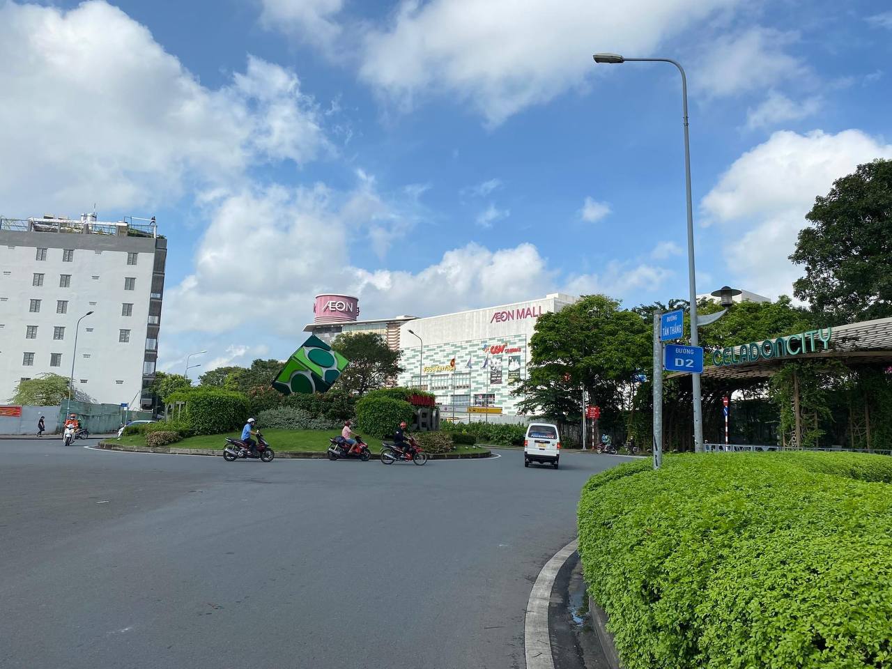 Bán tòa nhà căn hộ dịch vụ 31 phòng khép kín đường bờ bao tân thắng, hẻm xe hơi, 223m2 giá 25 tỷ