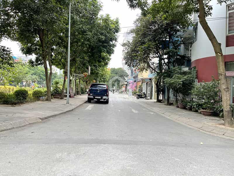 Bán cắt lỗ 50m2 TĐC Phố Trạm, view vườn hoa, đường 12m có vỉa hè