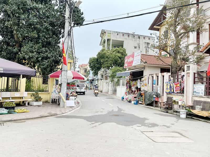 Chính chủ bán 57m2 nhà 1,5 tầng, view hồ thôn Lời, hướng ra mặt đường Ỷ Lan