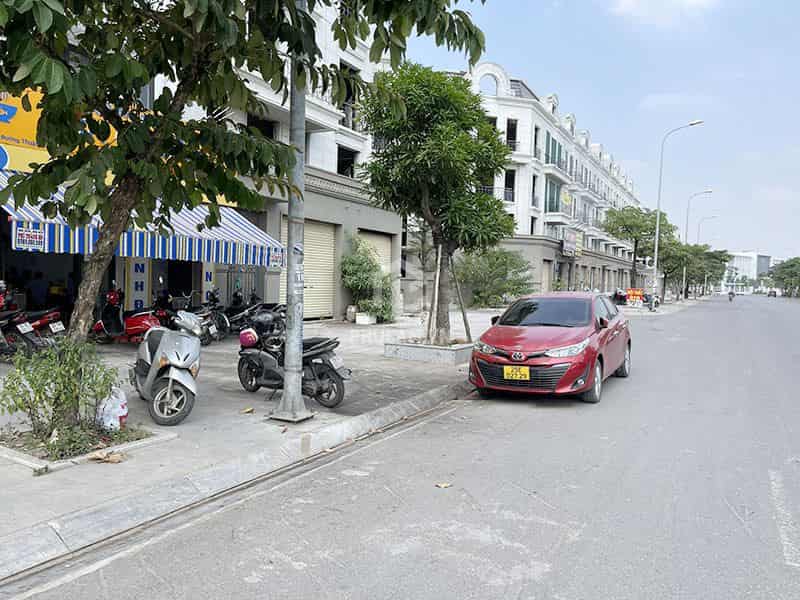 Chính chủ bán Shophouse 104,5m2 căn góc, view hồ, mặt phố Thuận An