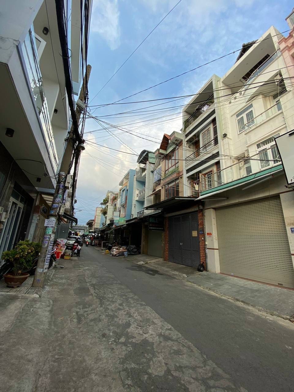 Nhà Mặt Tiền Chợ Hạnh Thông Tây Xây Mới Đẹp Thích Hợp Cho Thuê Kinh Doanh DT 4x24 Giá 11 Tỷ TL