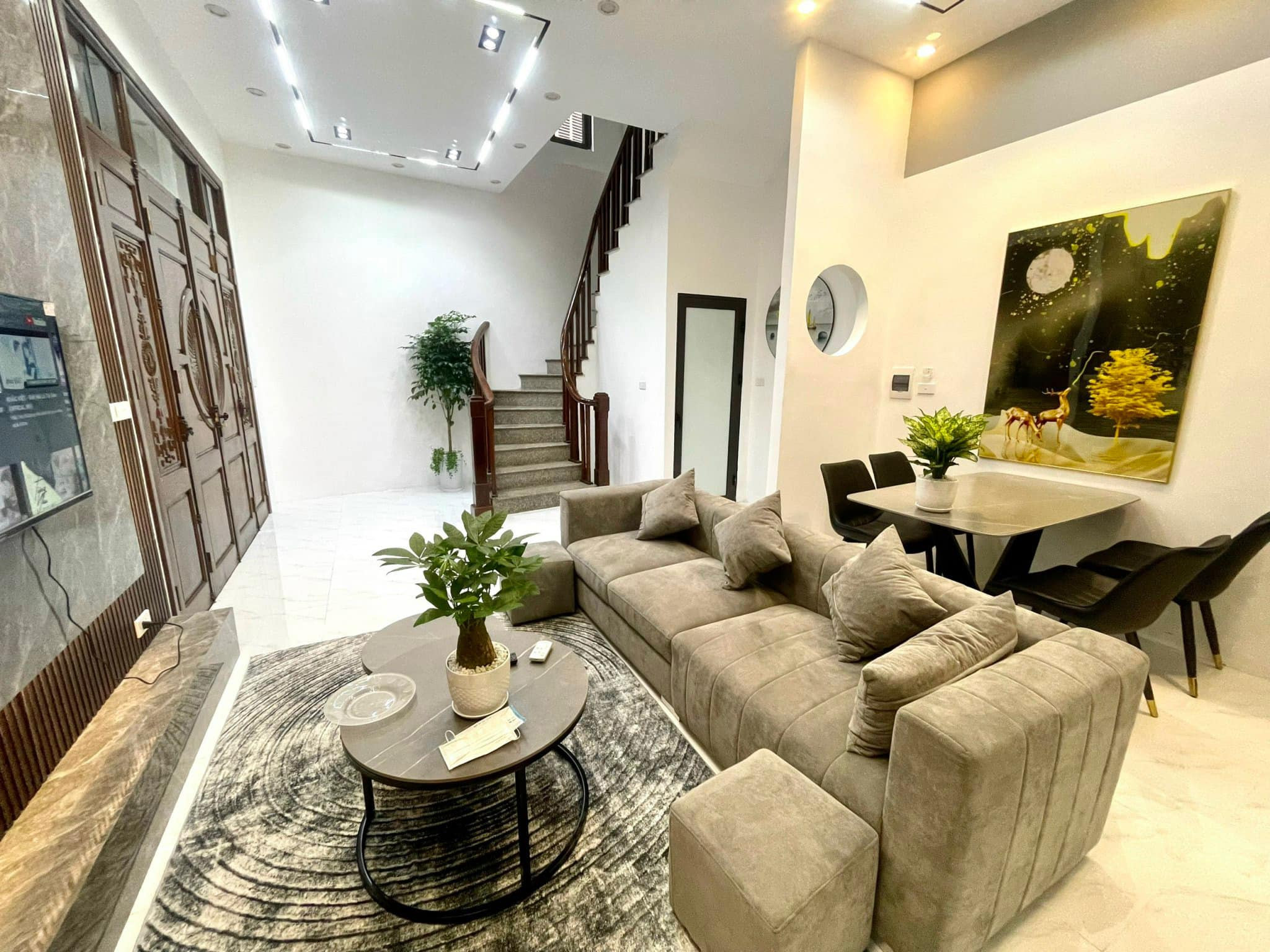 Nhà bán Mỹ Đình, vừa ở vừa đang cho thuê kinh doanh Salon, ôto tránh trước cửa nhà, gần ngã ba, ba bước chân ra