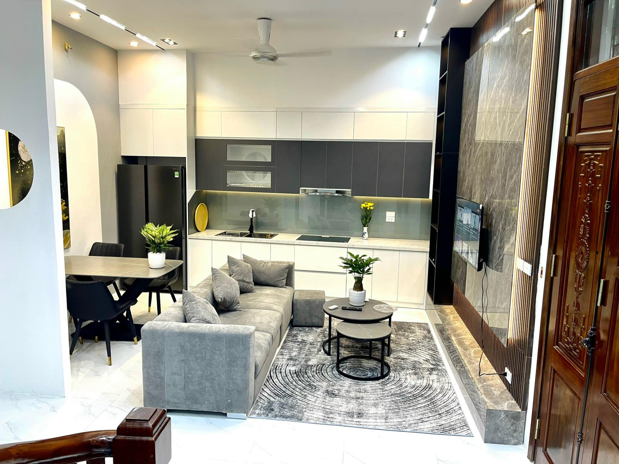 Bán Nhà Hoàng Quốc Việt, Nhà rộng thoáng chủ tự xây và ở sạch sẽ , còn mới nguyên. gần oto