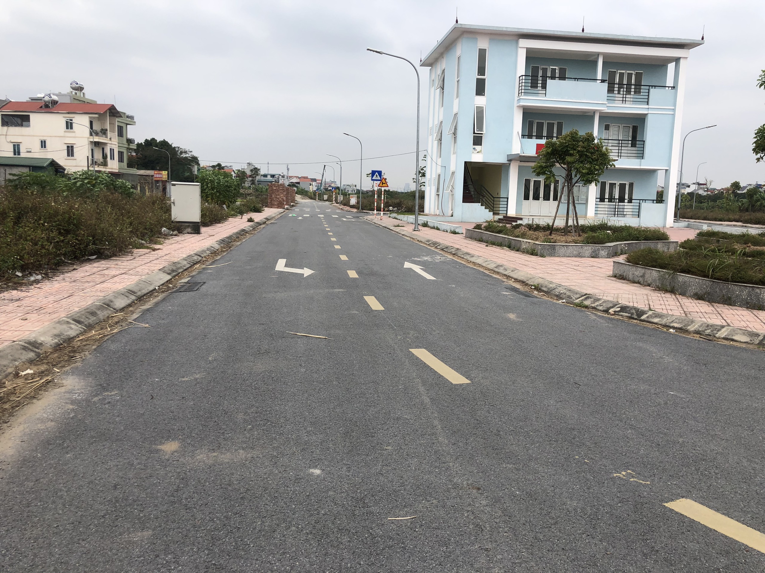 Giá vỡ nợ! Cần bán gấp 74m dãy TT2 đấu giá Cự Khối, Long Biên