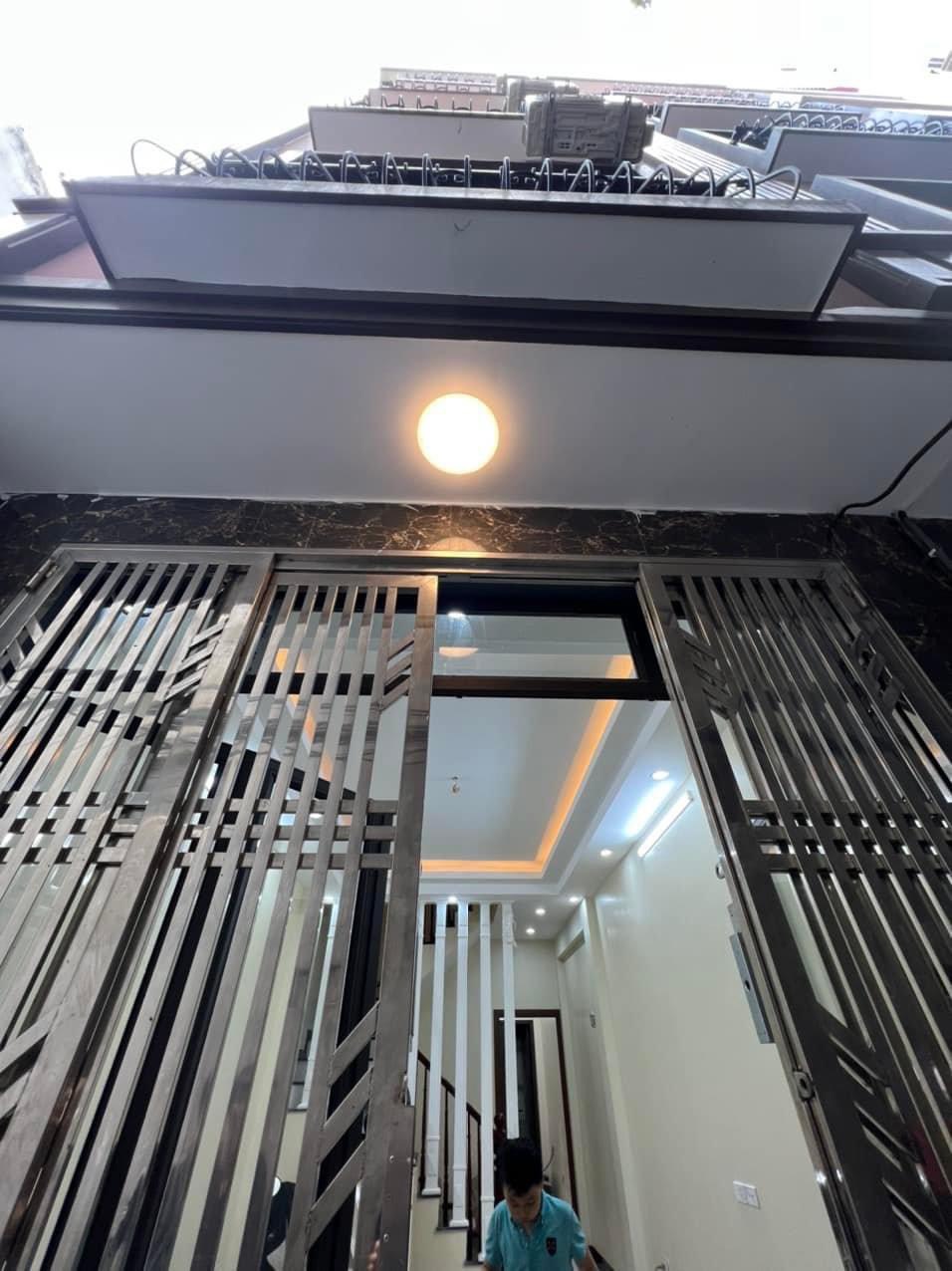 BÁN NHÀ TRUNG TÂM ĐƯỜNG CẦU GIẤY, 60M, Ô TÔ, KINH DOANH NGAY ĐÊM